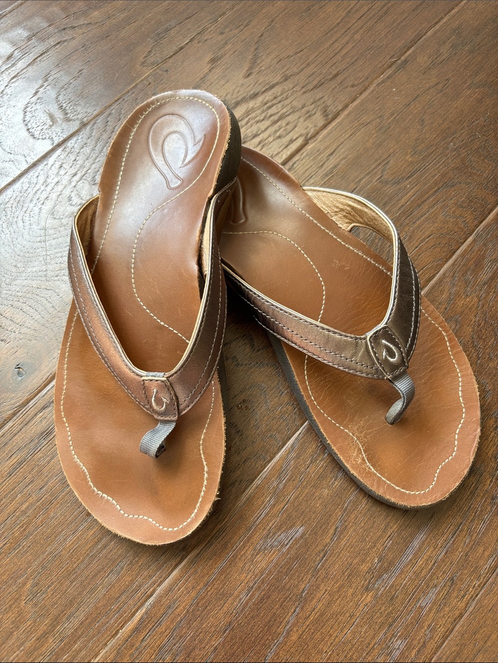 OluKai Leather Thong Sandals